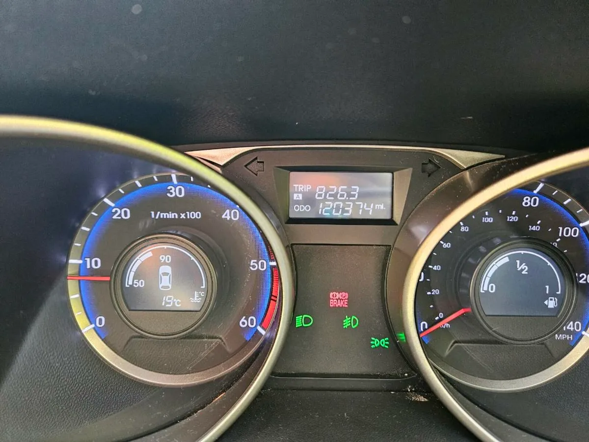 Hyundai IX35 - Image 2