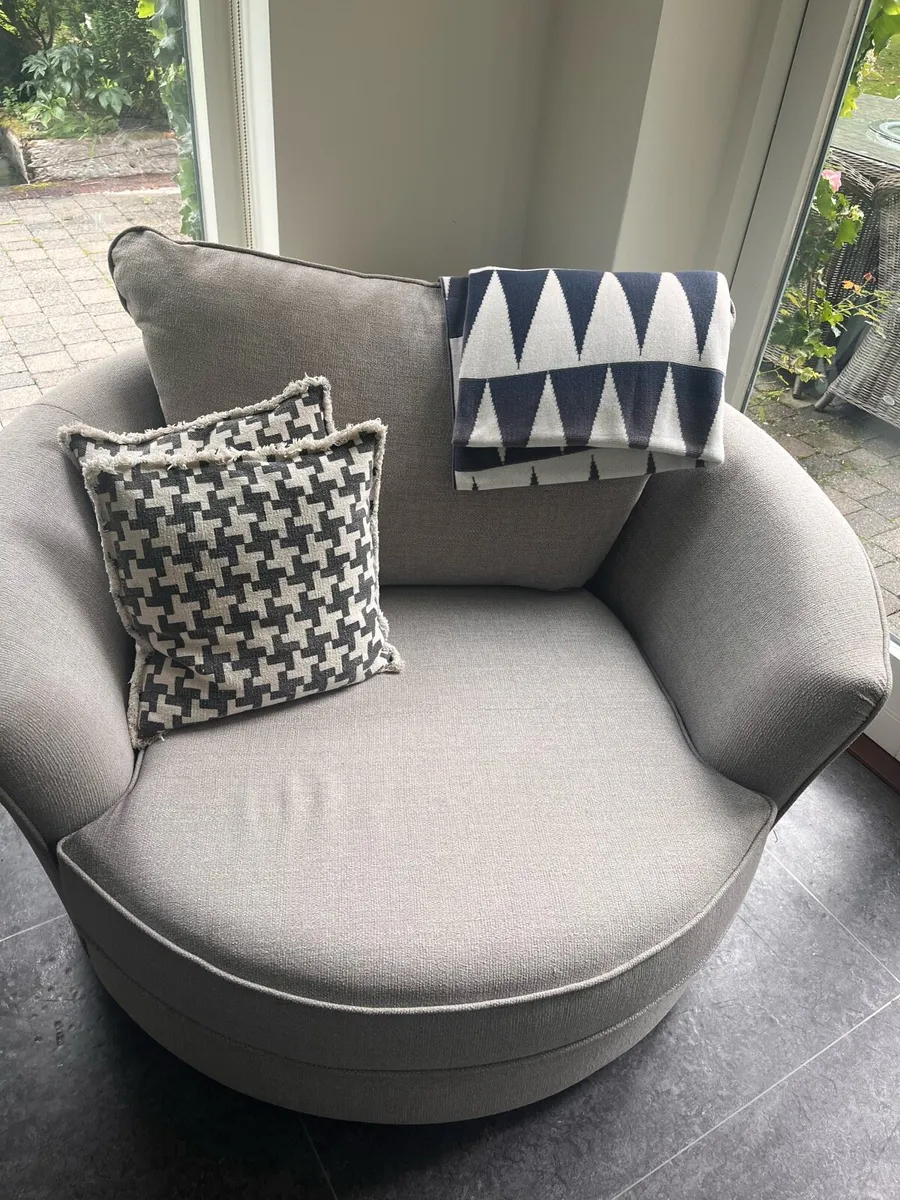 Armchair - Image 1