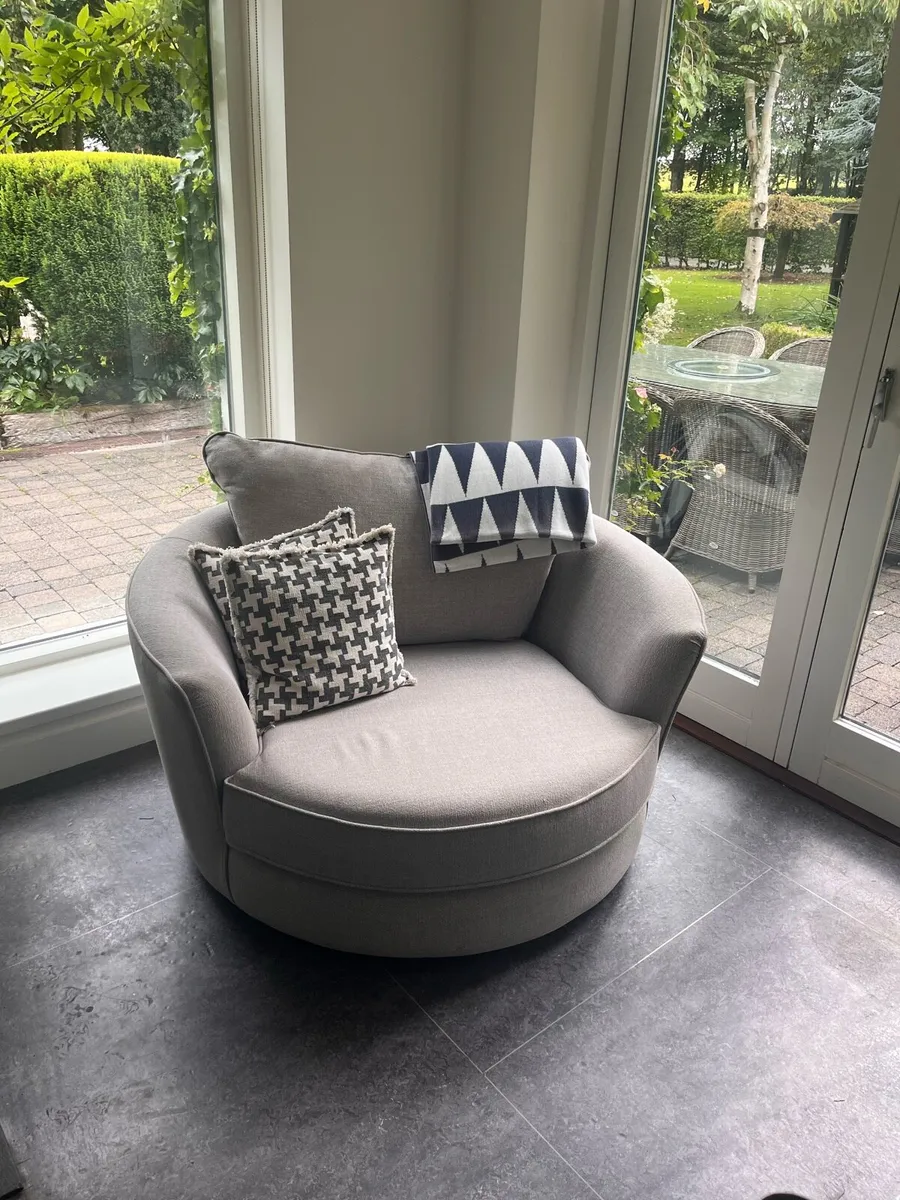 Armchair - Image 2