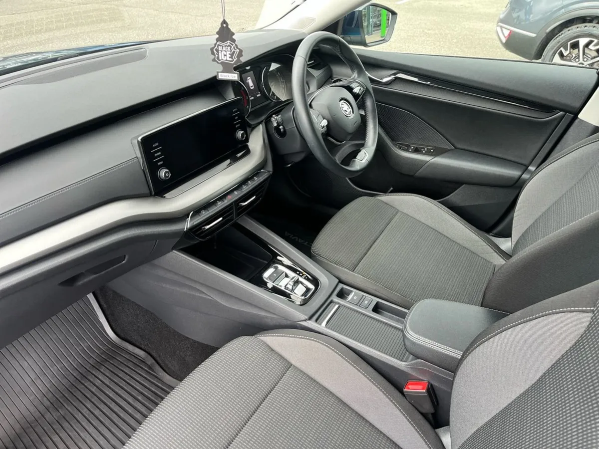 Skoda Octavia Octavia Combi AMB 1.0tsi 110HP DSG - Image 3