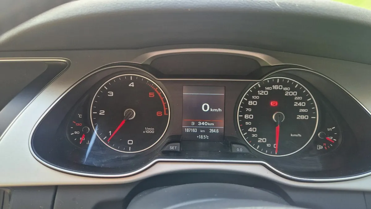 152 Audi A4 S line 2.0 TDi - Image 4