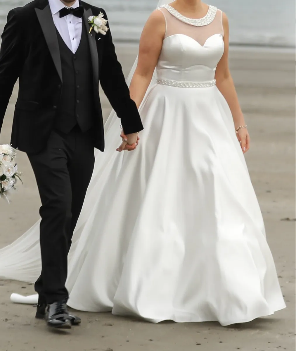Special Day Wedding Dress - Image 3