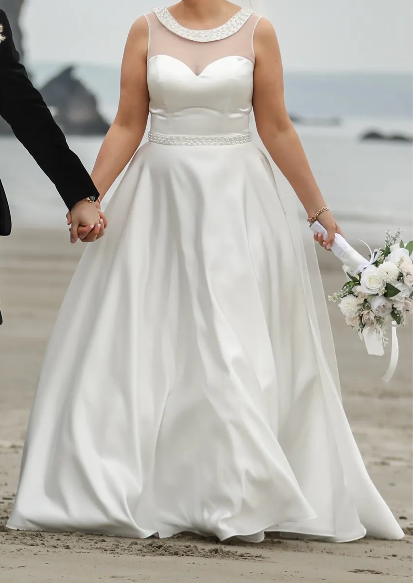 Special Day Wedding Dress - Image 4