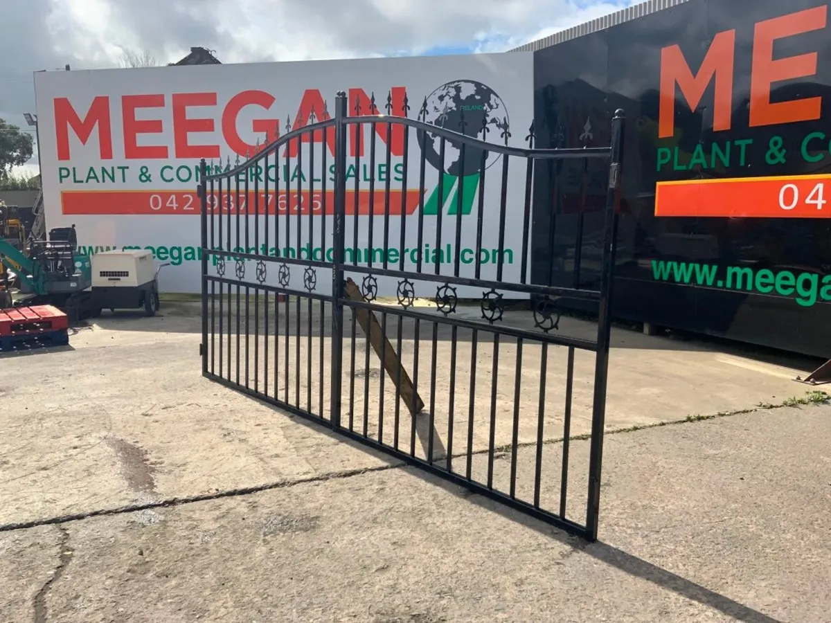 14ft DECORATIVE ENTRANCE GATES.......440. - Image 2