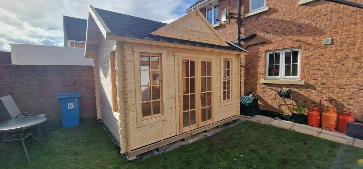 Solid wood cabin "Clockhouse" 4×3m - Image 1