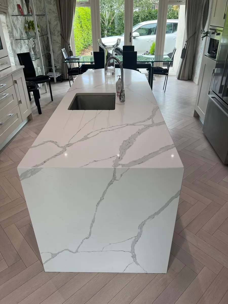 Kitchen with high end appliances for sale. - Image 3