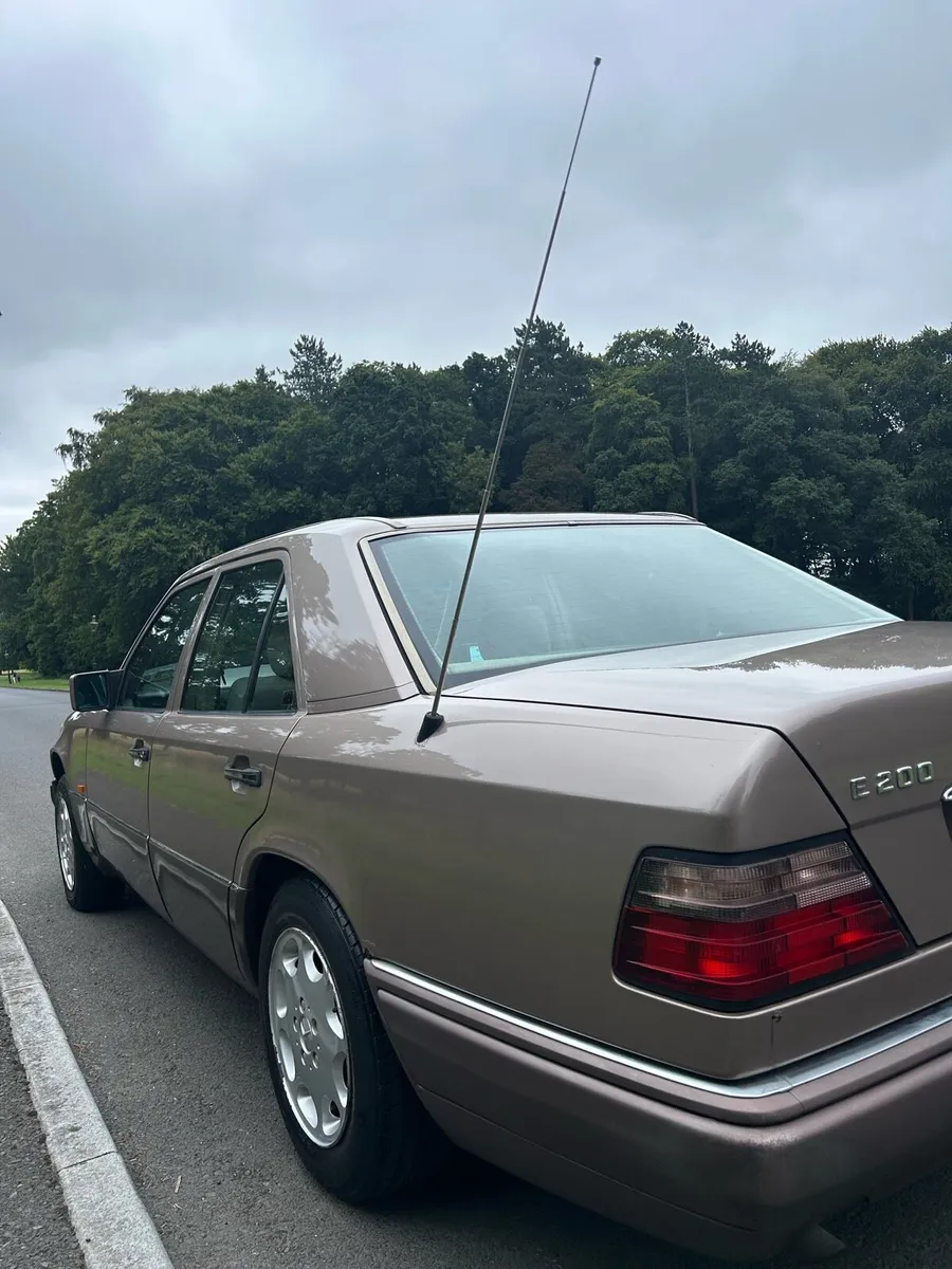 Mercedes E200 - Image 2