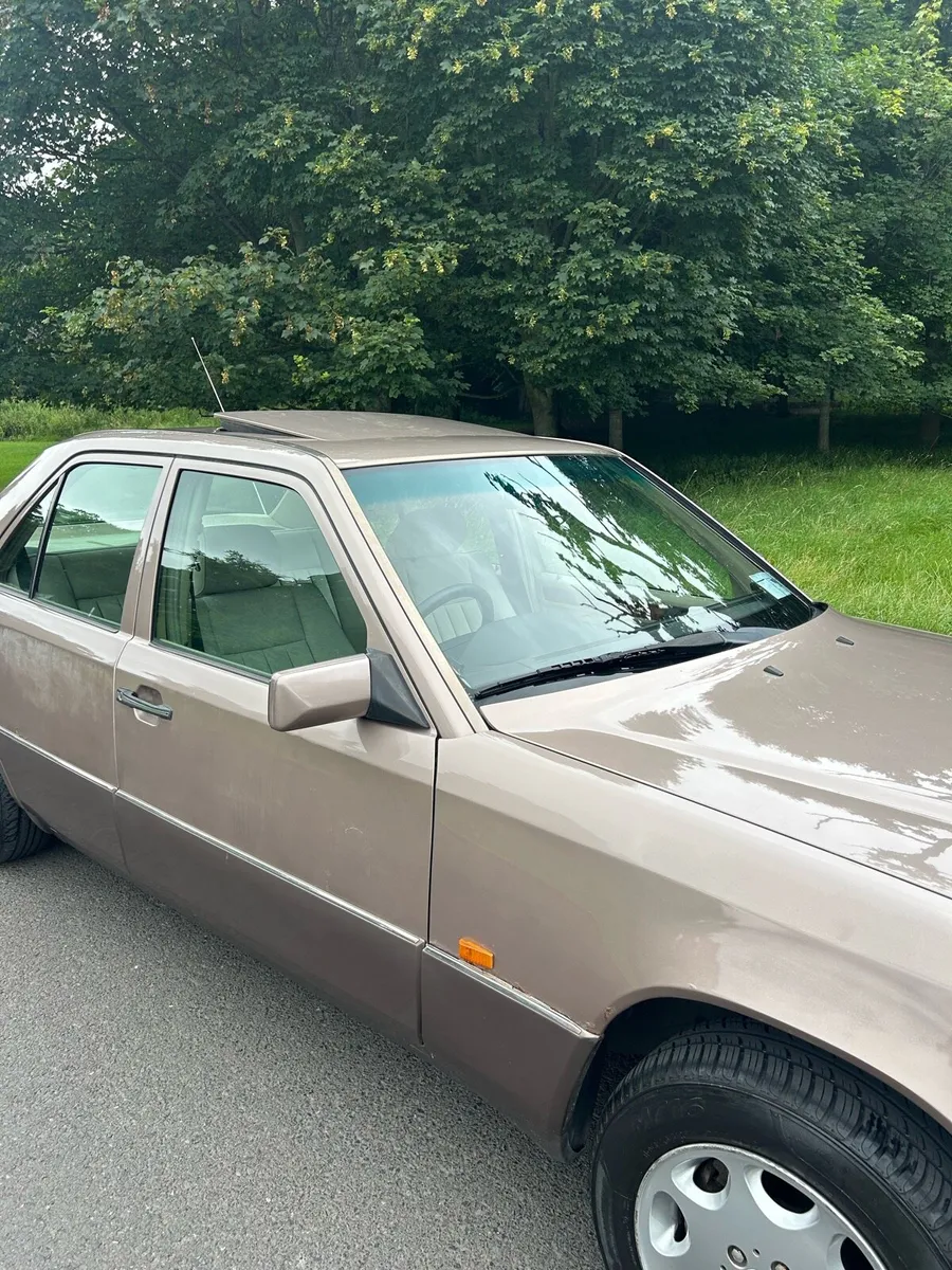 Mercedes E200 - Image 4
