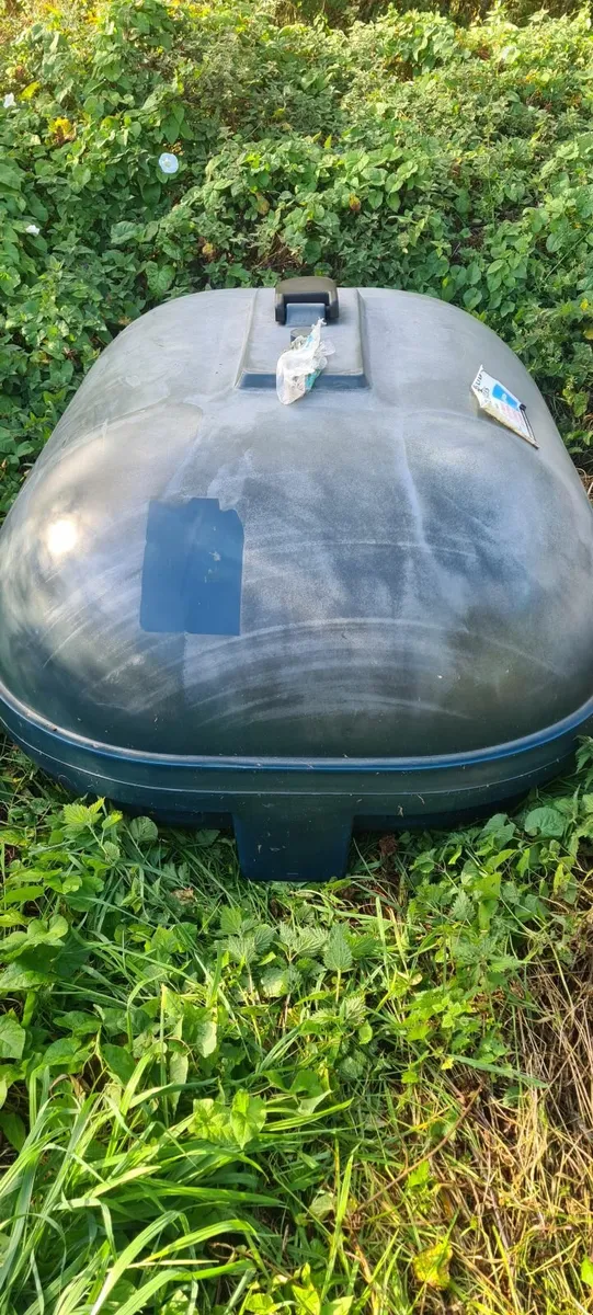 Oil tank with connections no damage - Image 2