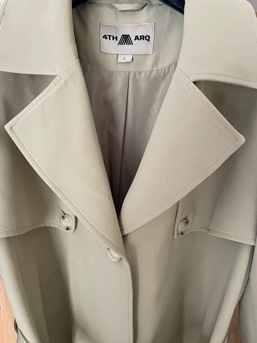 4th Arq Trench coat in sand - Image 3