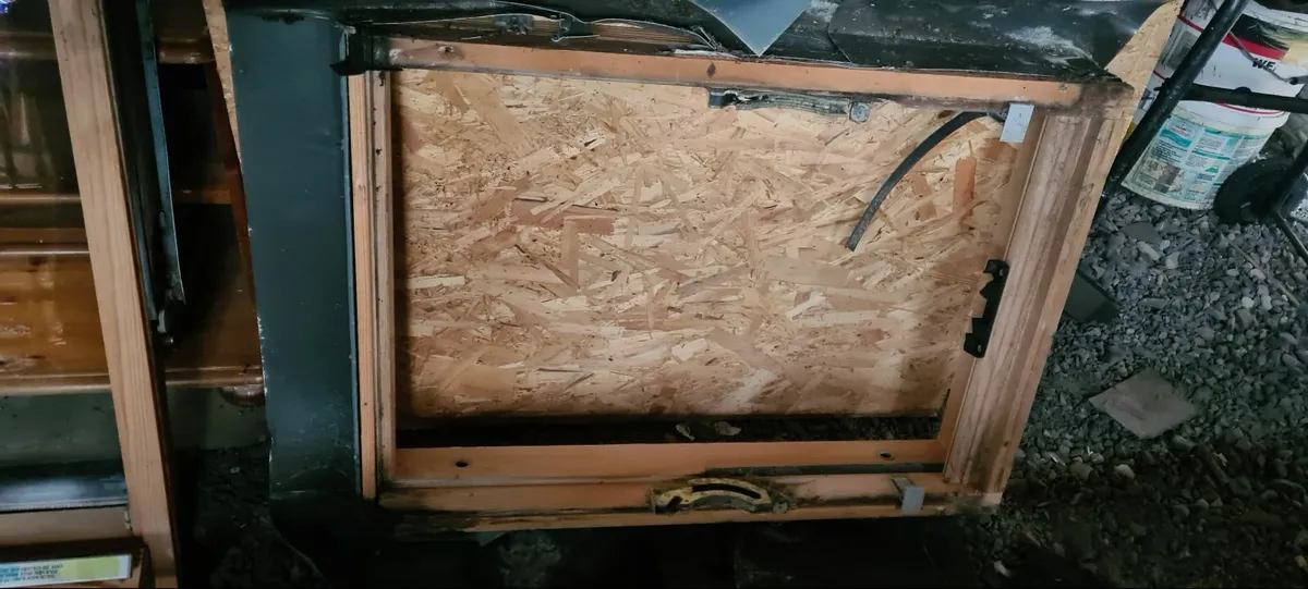 V-LUX window Frame - Image 3