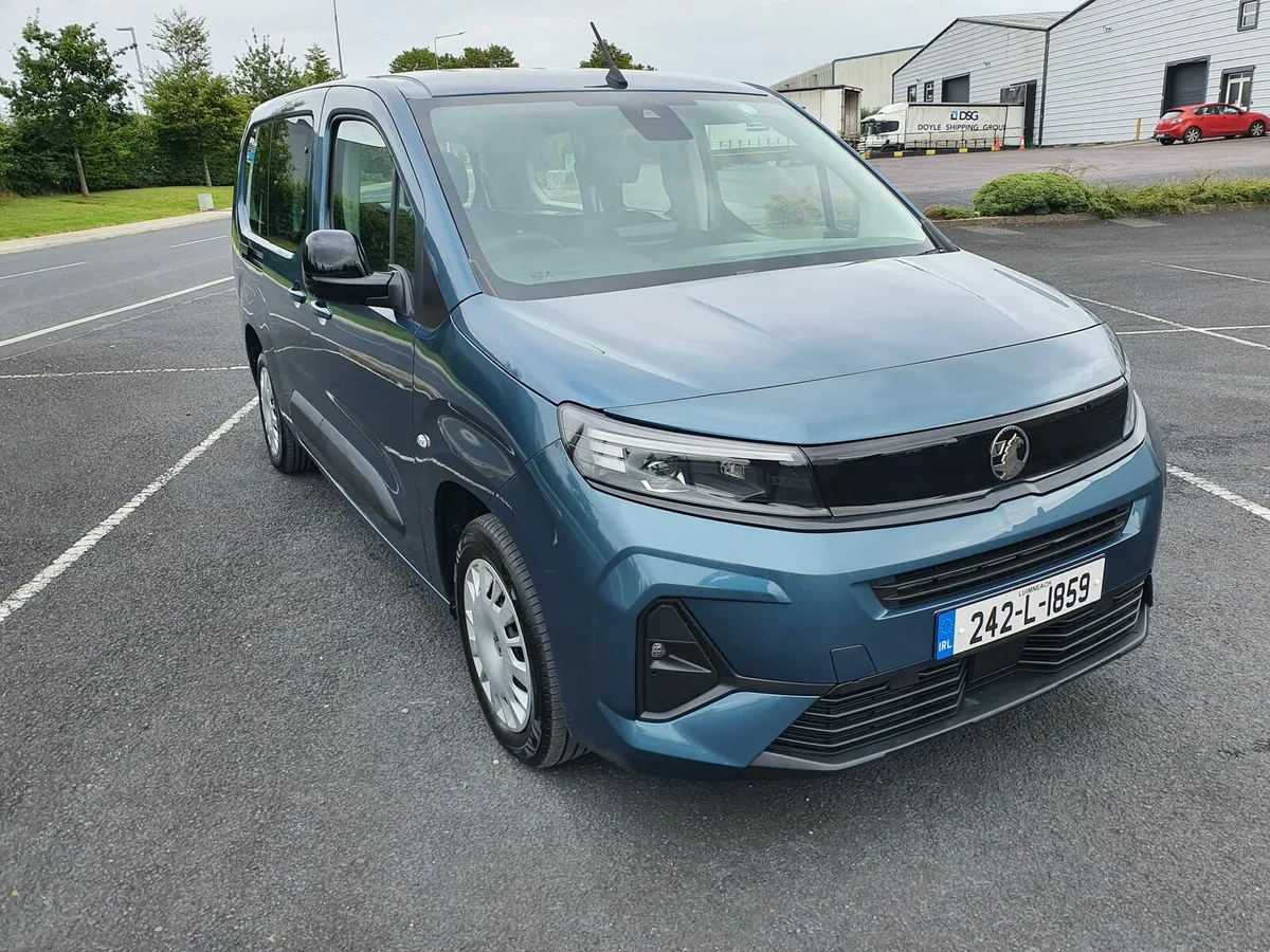 Opel Vauxhall Combo Life EV 7 Seater 3 Isofix - Image 2