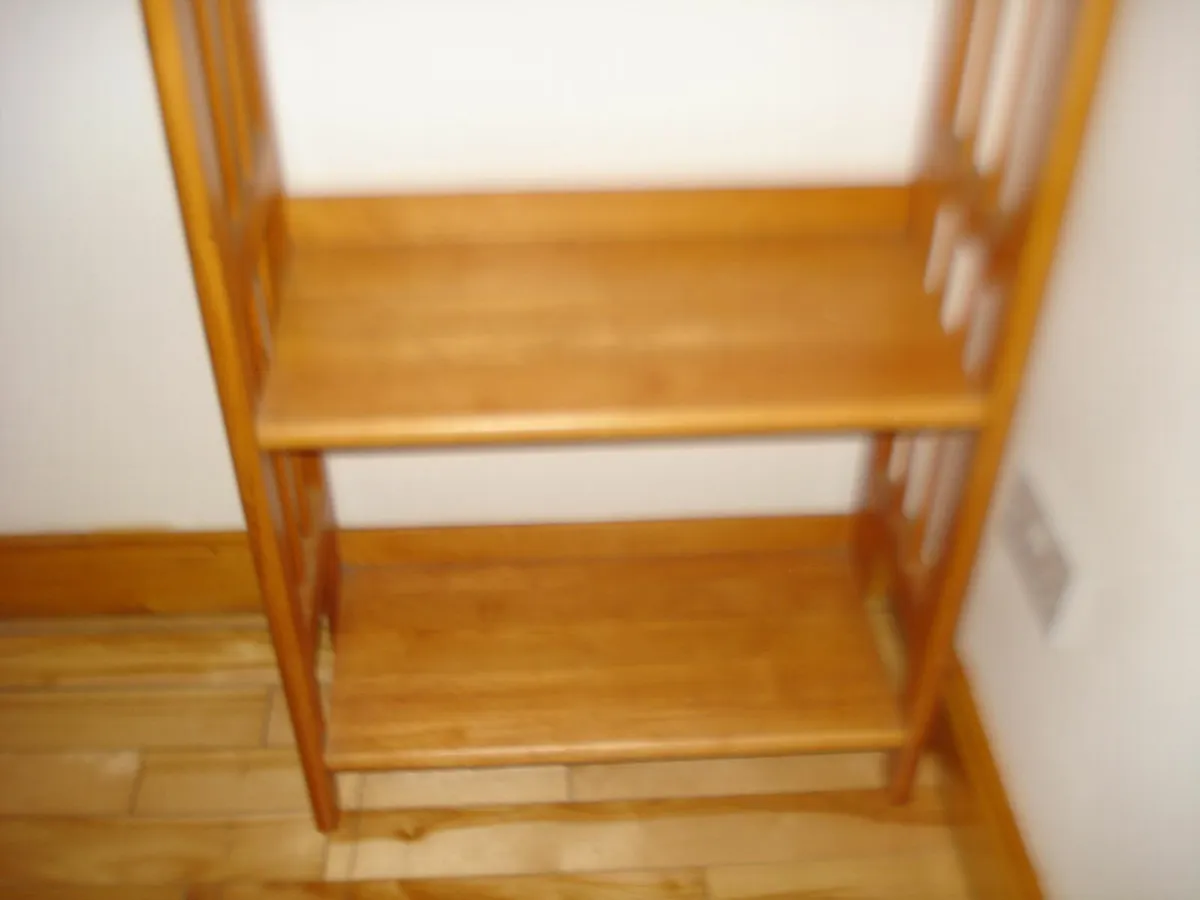 TALL  SOLID OAK WOOD DISPLAY TOWER UNIT. - Image 4