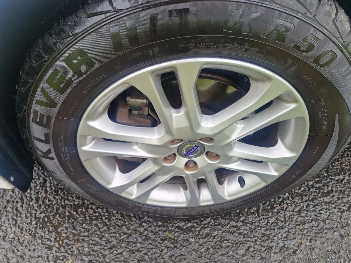 Volvo XC60 2015 Diesel. V v clean - Image 3