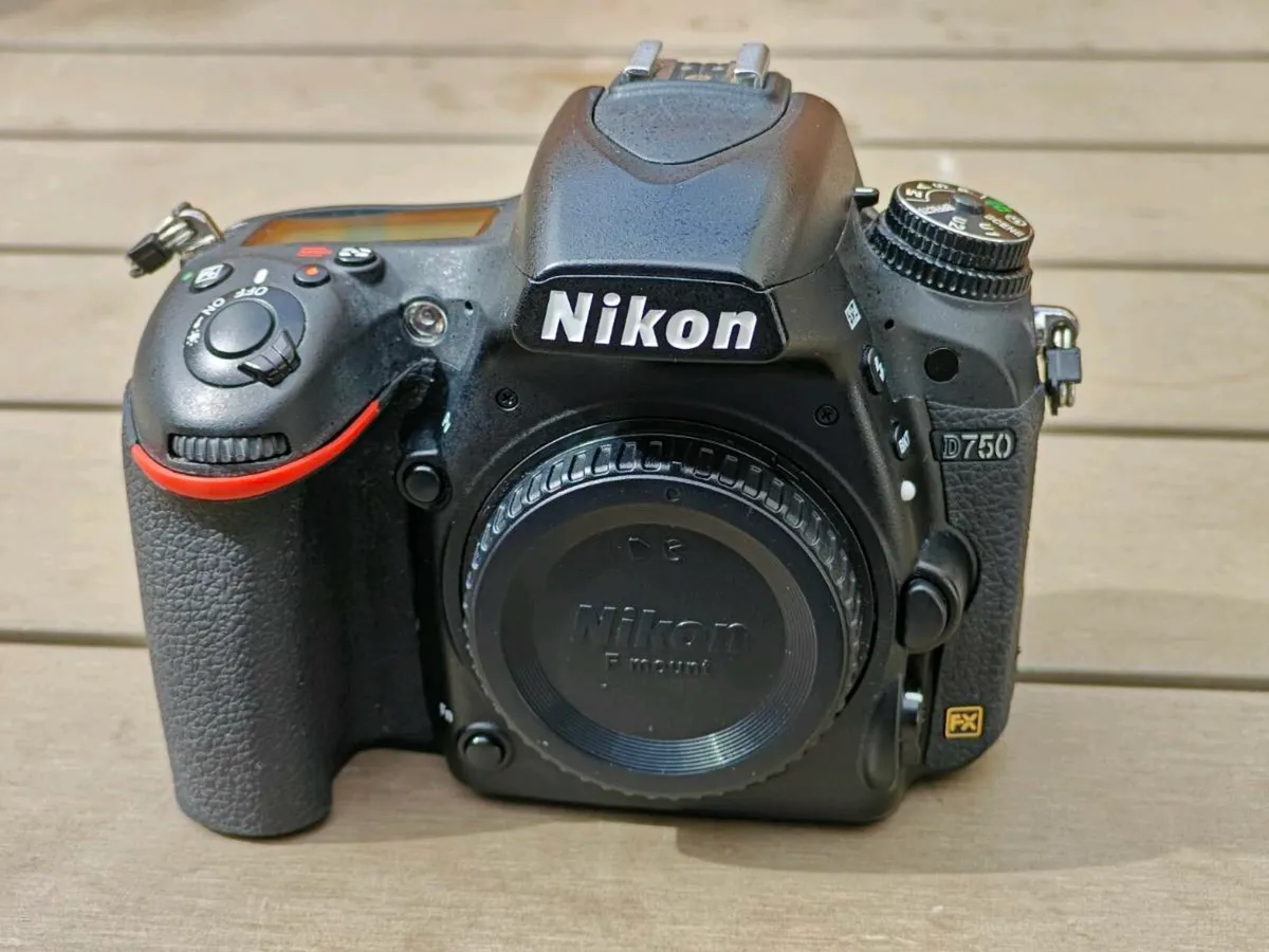 Nikon d750 body only,  shooter issue - Image 1