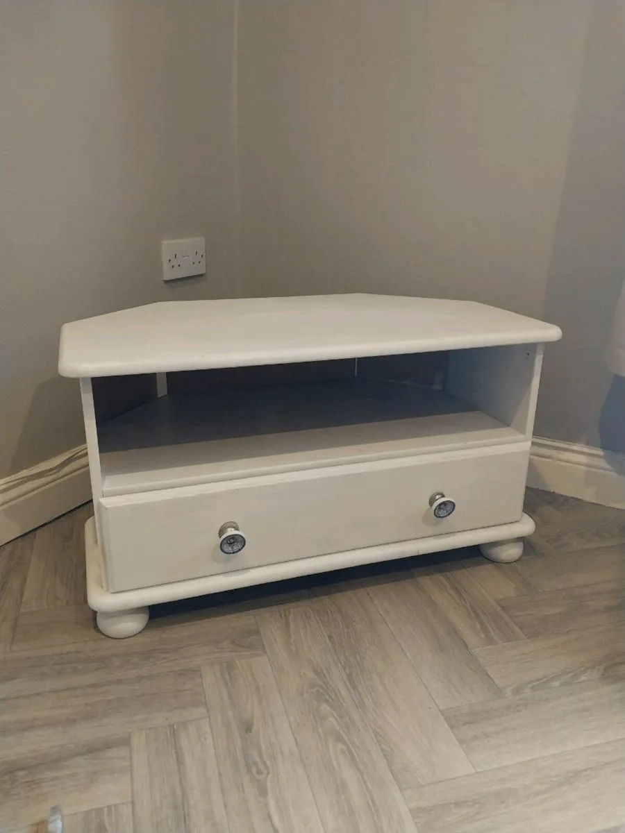 Corner TV Unit - Image 1