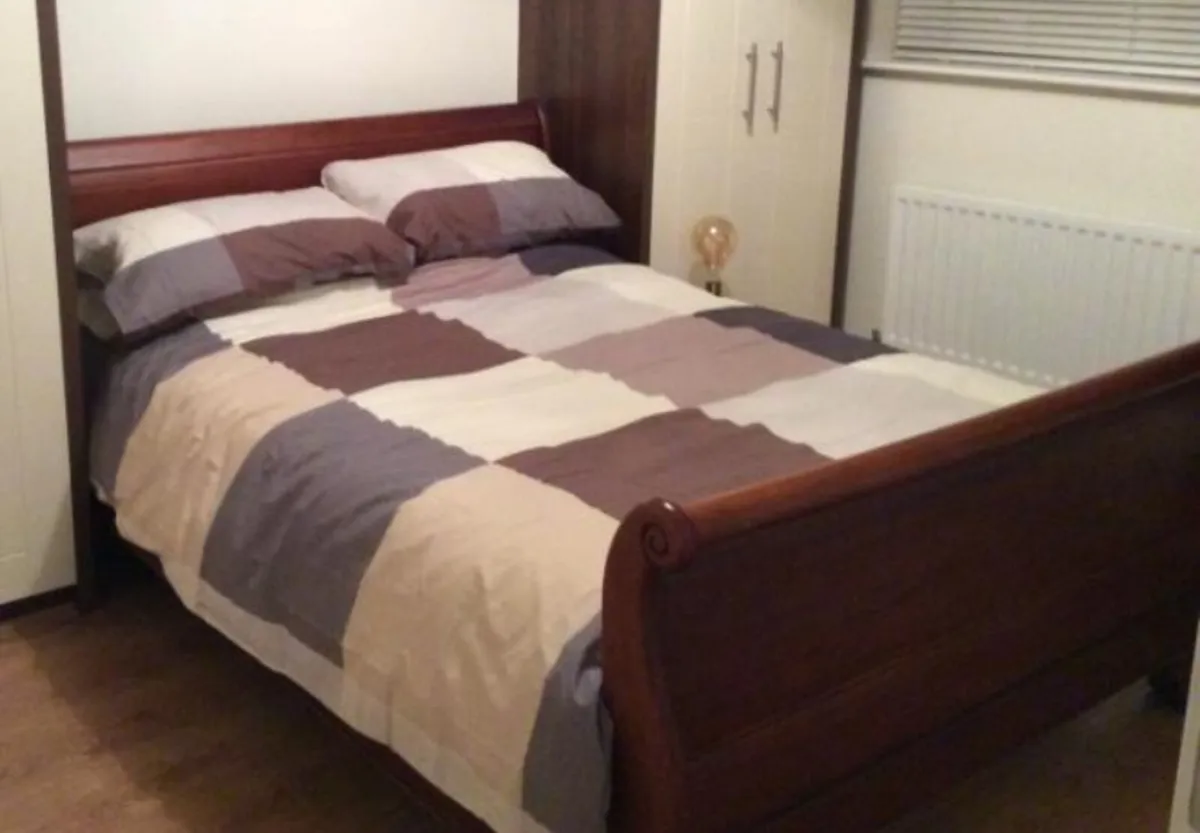 Double bed - Image 1