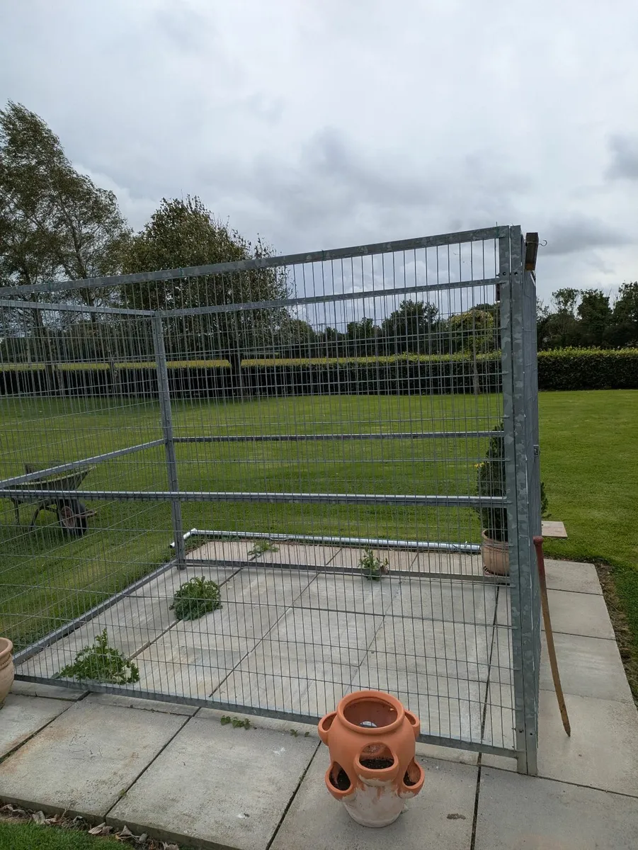 Dog run - Image 4