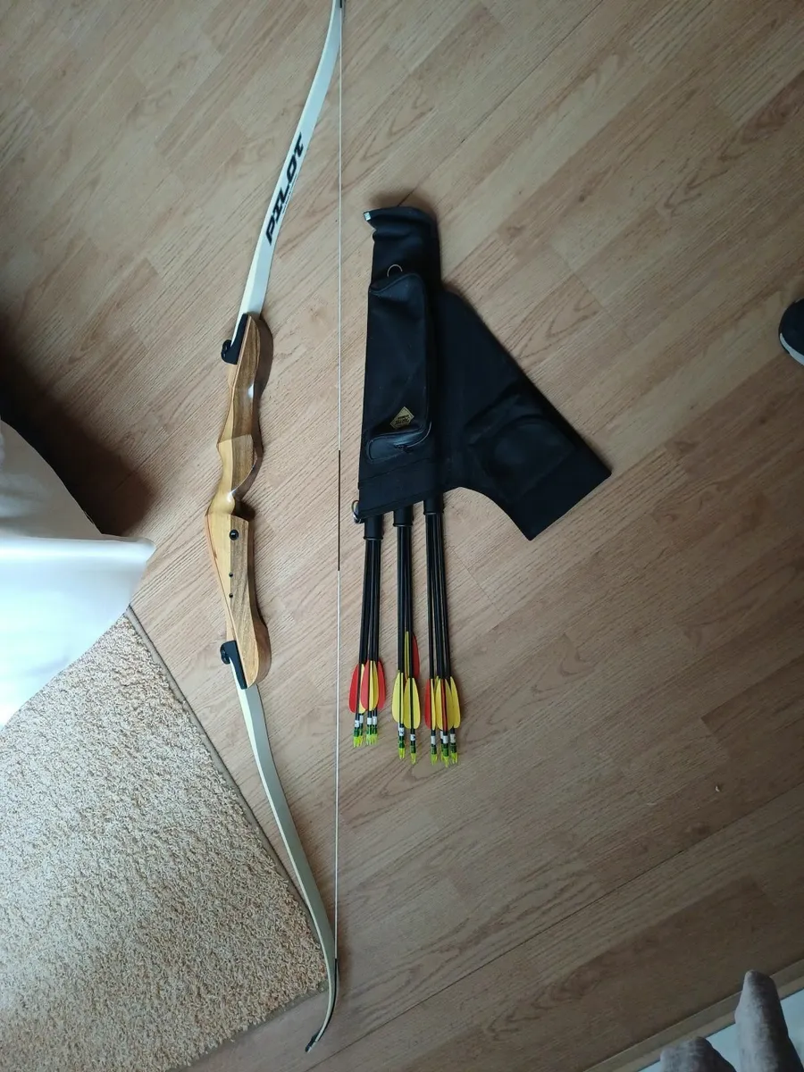 Bow and 12 arrows - Image 3