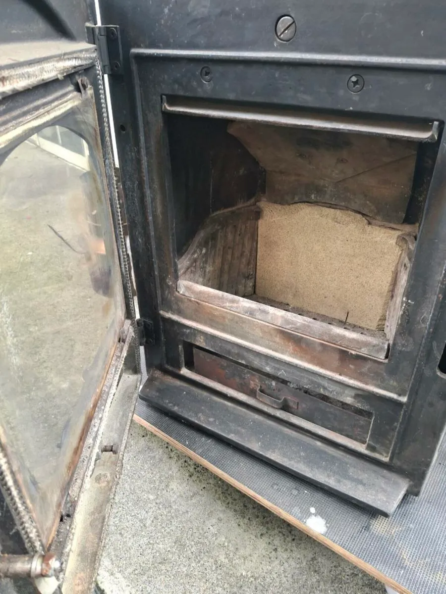 Blacksmith Artisan Solid fuel insert stove - Image 2