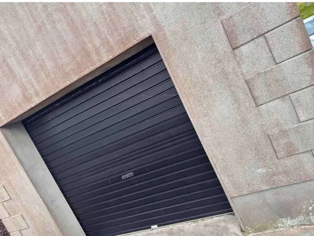 Garage roller door - Image 1