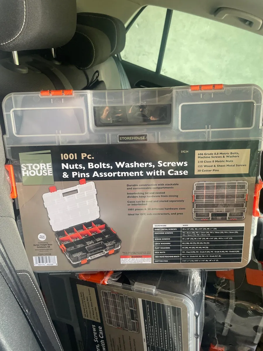Nuts and bolts set 1001 Pc with case - Image 1