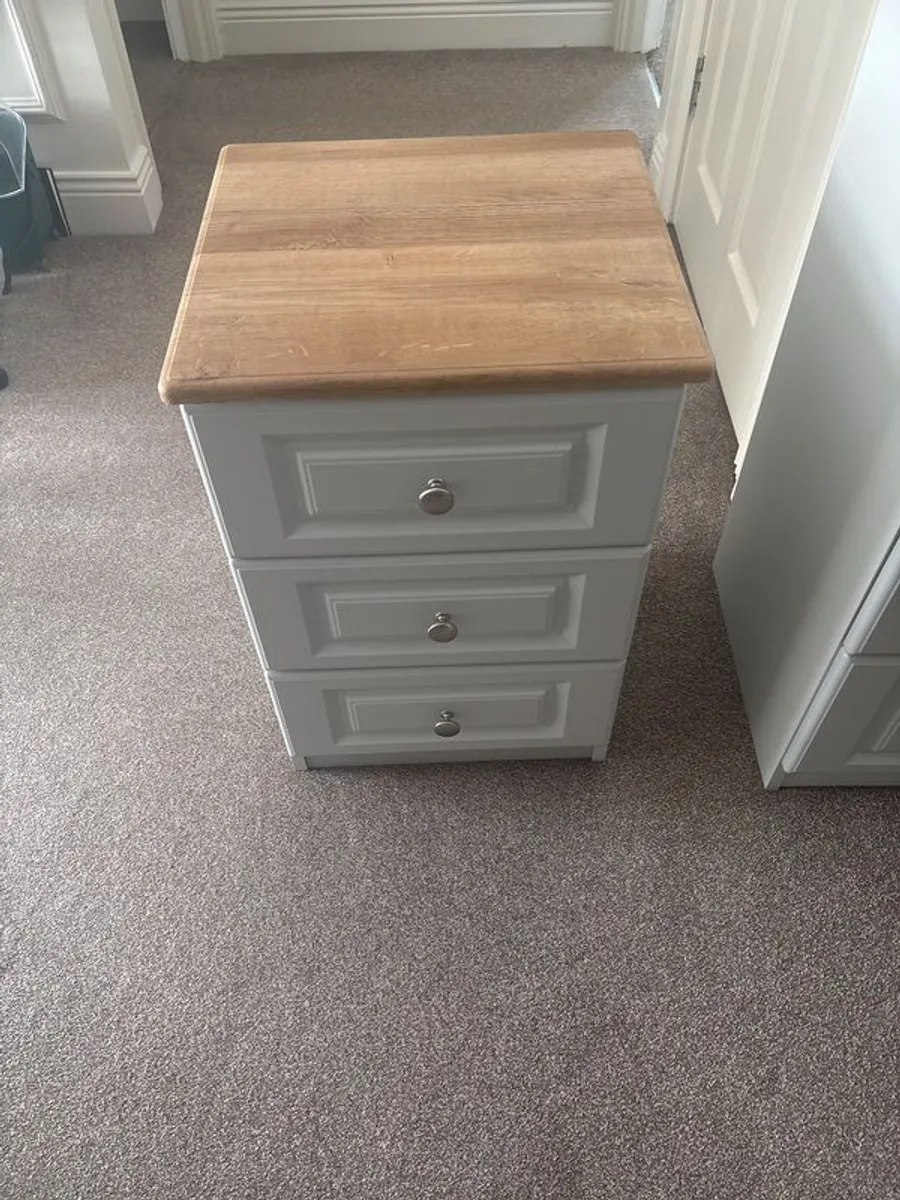 Chest of drawers & Side Locker - Image 2