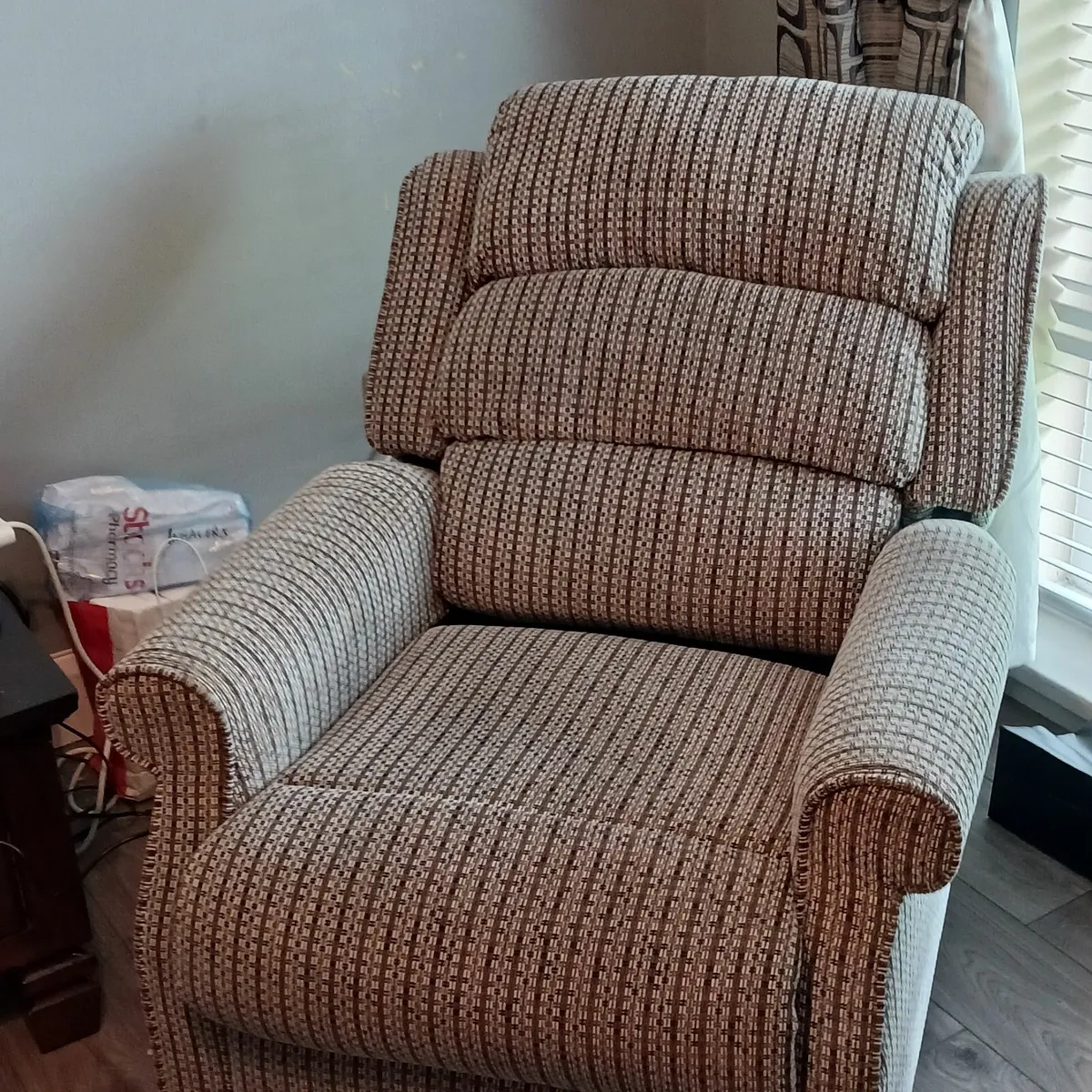 riser recliner arm chair - Image 2