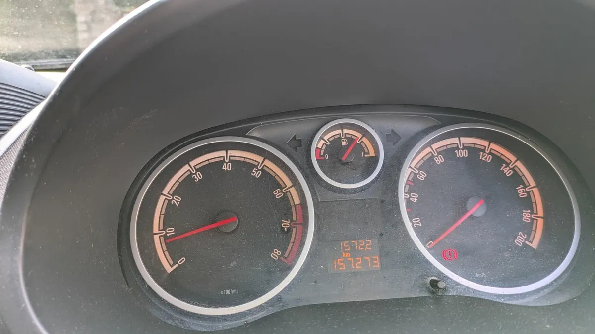 Opel Corsa 2010 - Image 2