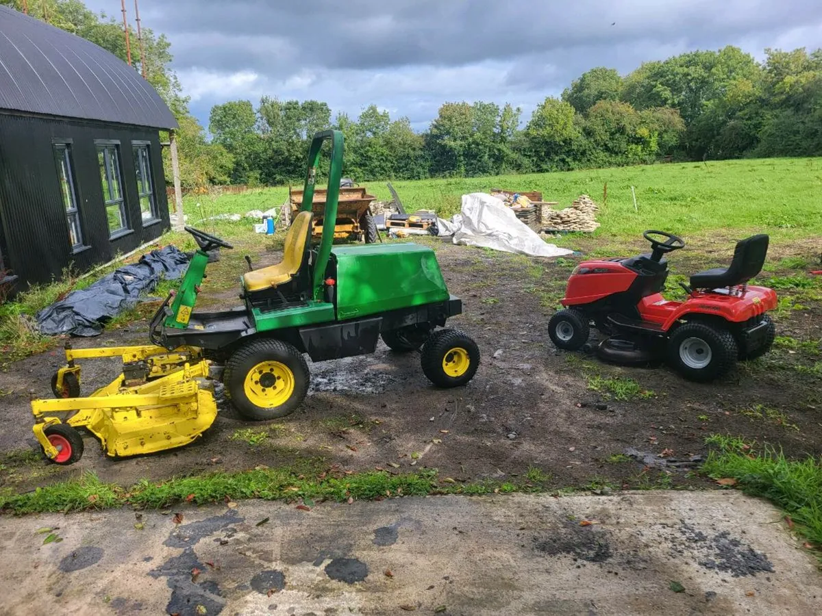 Mountfield Lawnmower John Deere Lawnmower - Image 1