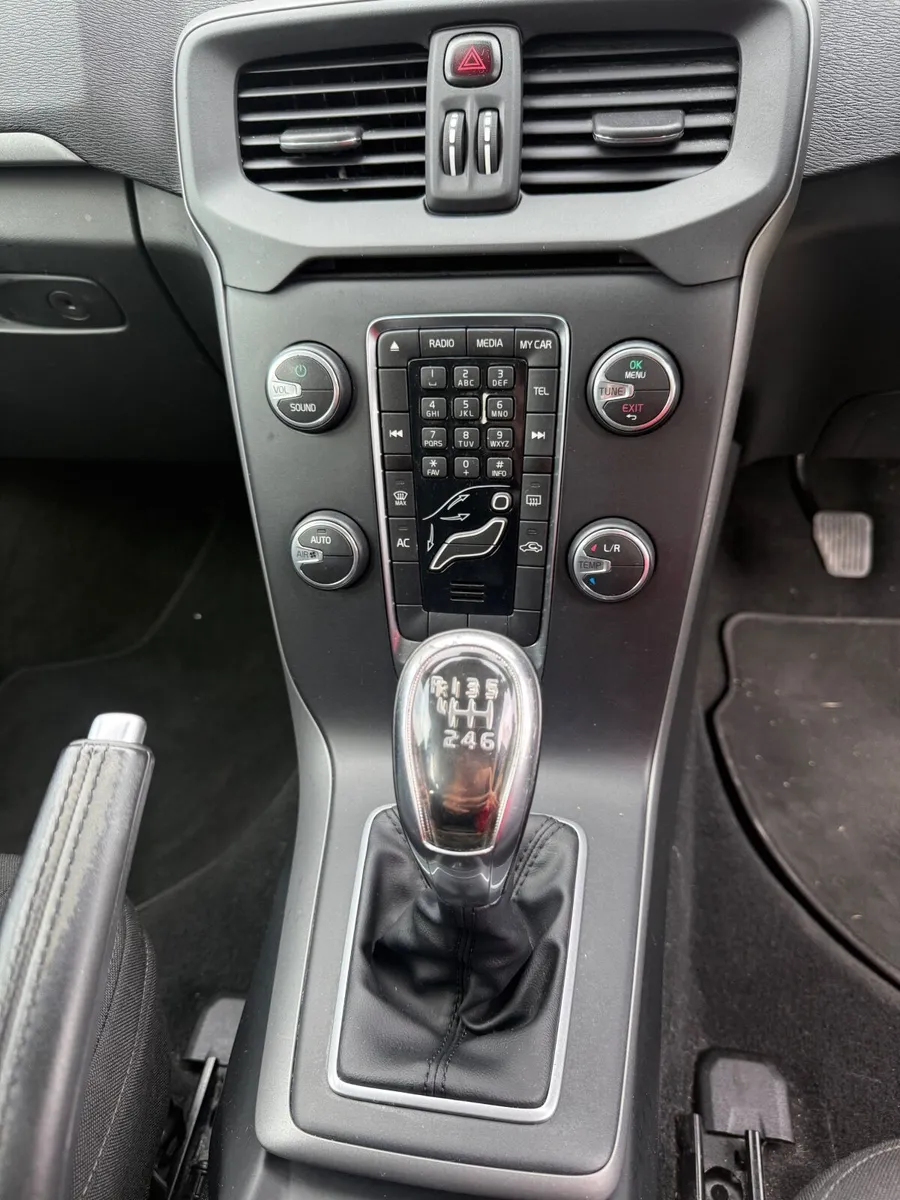 Volvo V40 2013 LOW MILEAGE, FRESH NCT - Image 3