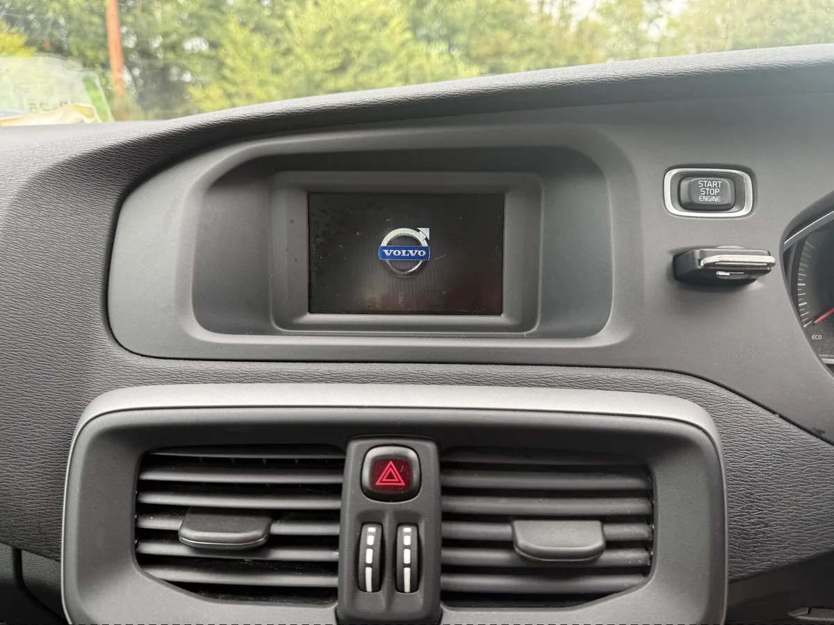 Volvo V40 2013 LOW MILEAGE, FRESH NCT - Image 4