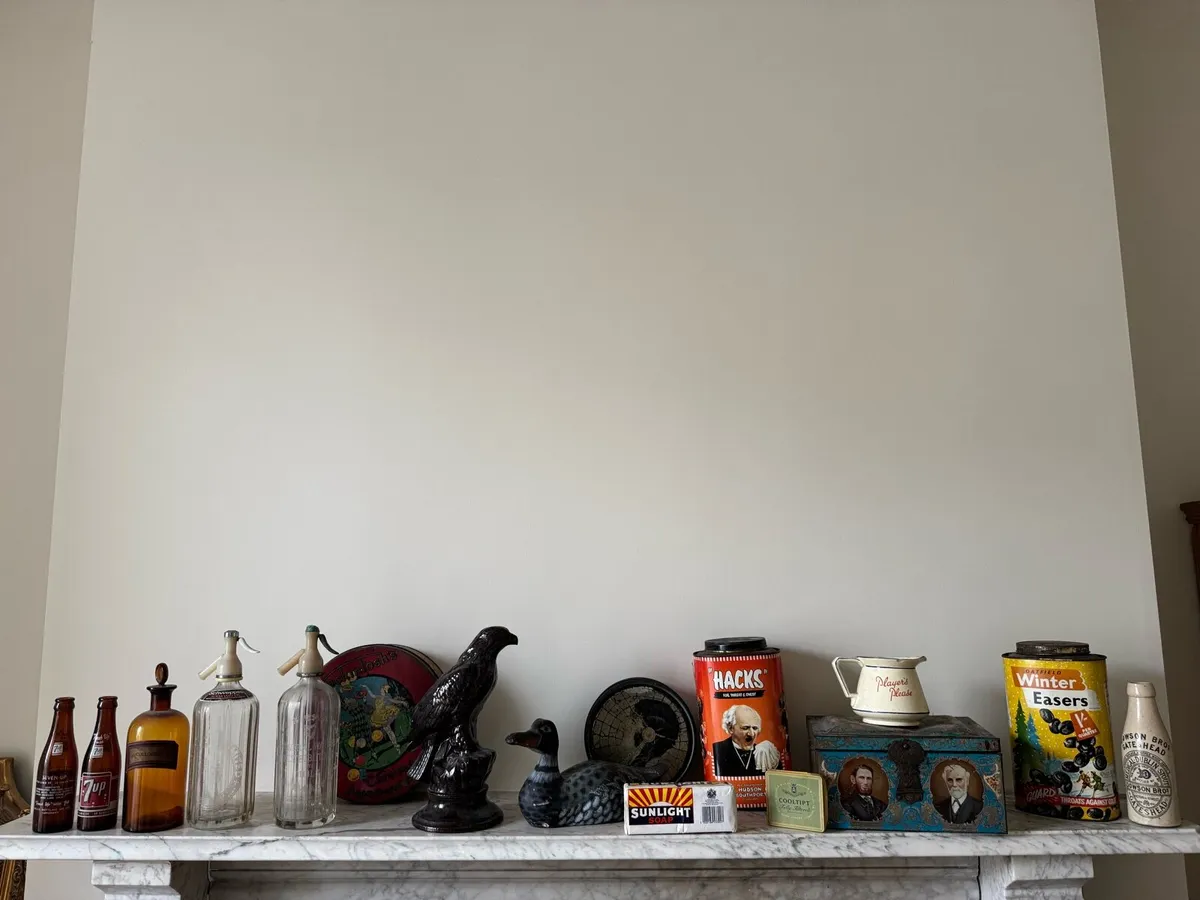 Vintage tins, ceramics, glassware job lot - Image 1