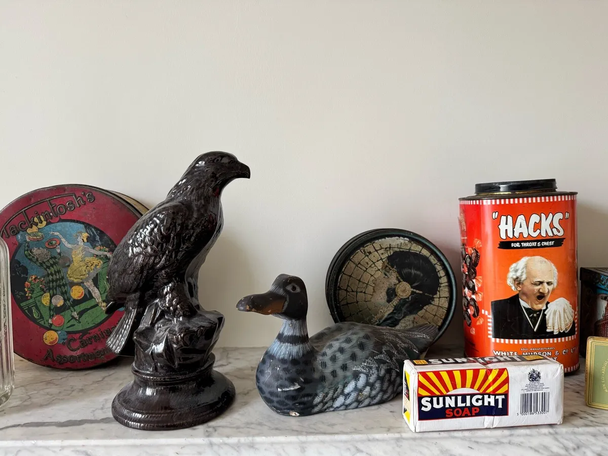 Vintage tins, ceramics, glassware job lot - Image 3