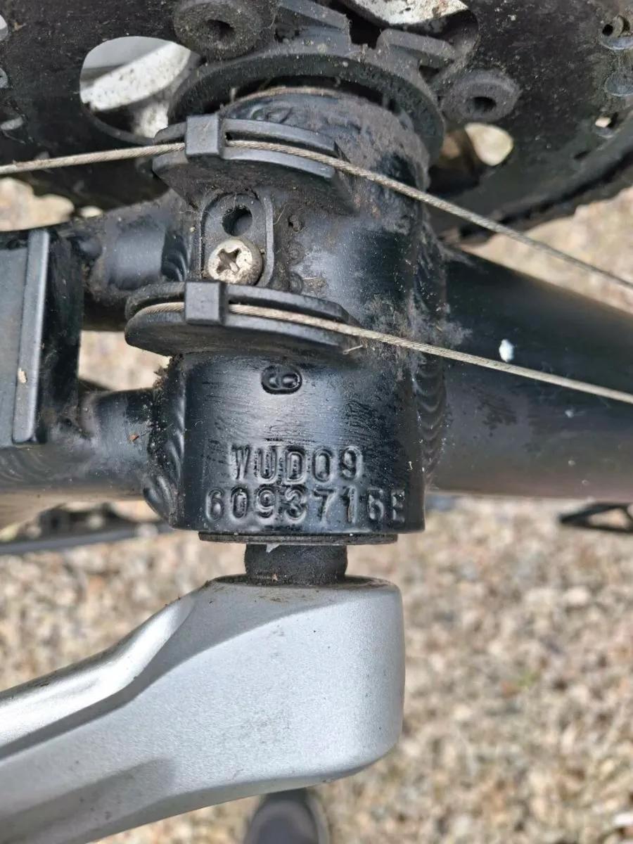 Specialized CrossTrail Hybrid Bicycle - Image 3