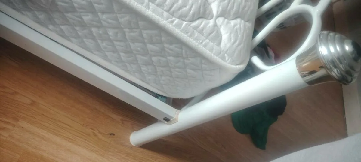 Bed frame + mattress in very good conditions - Image 1