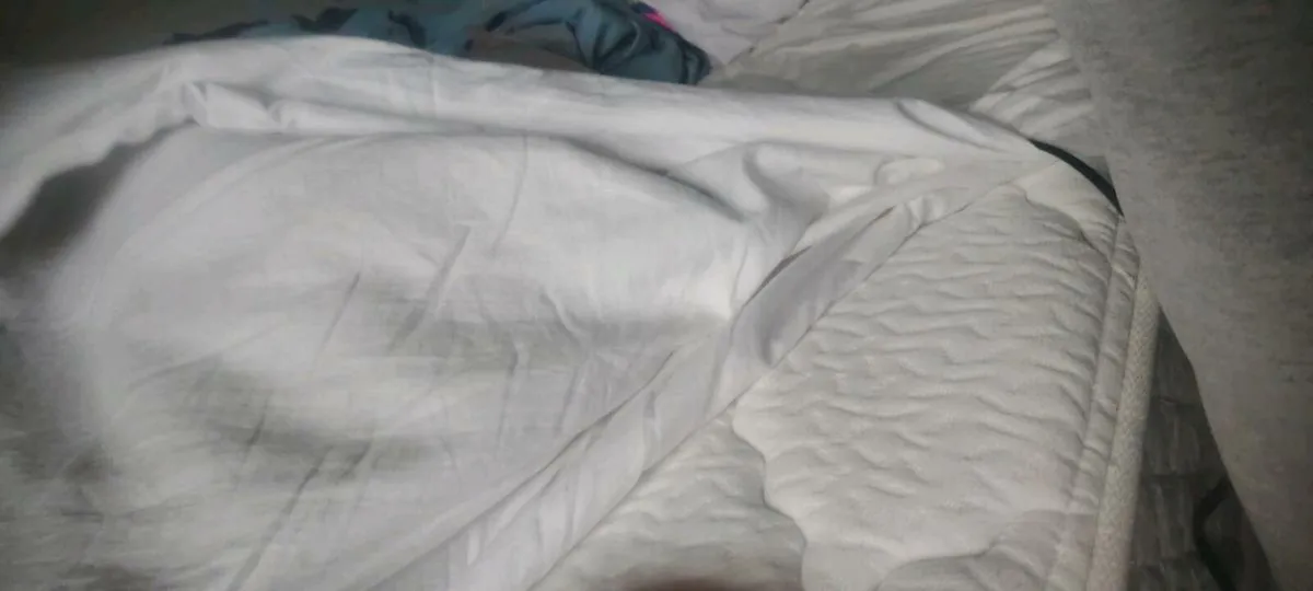 Bed frame + mattress in very good conditions - Image 4
