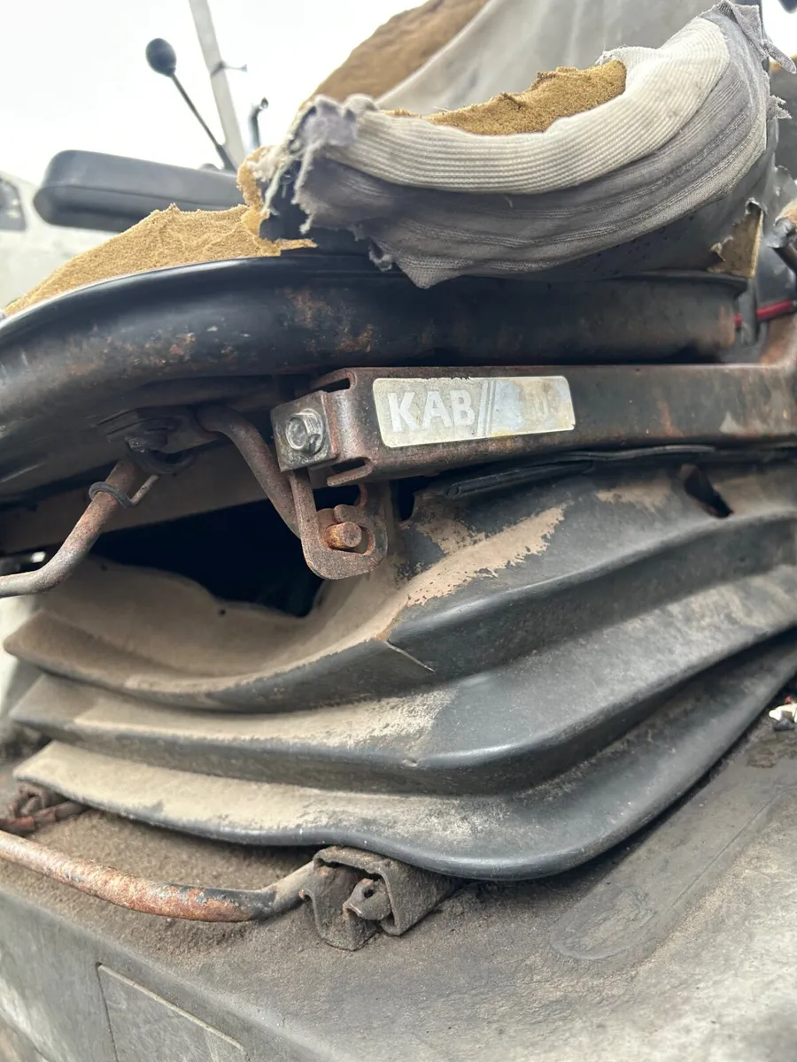 Original Massey Ferguson Kab 303 Hi Line Seat - Image 2