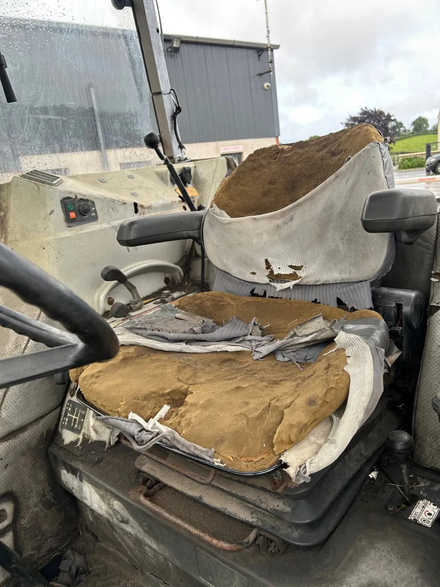 Original Massey Ferguson Kab 303 Hi Line Seat - Image 1