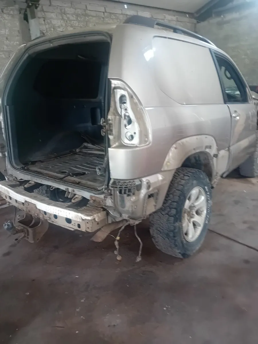 Toyota Land Cruiser 2004 - Image 2