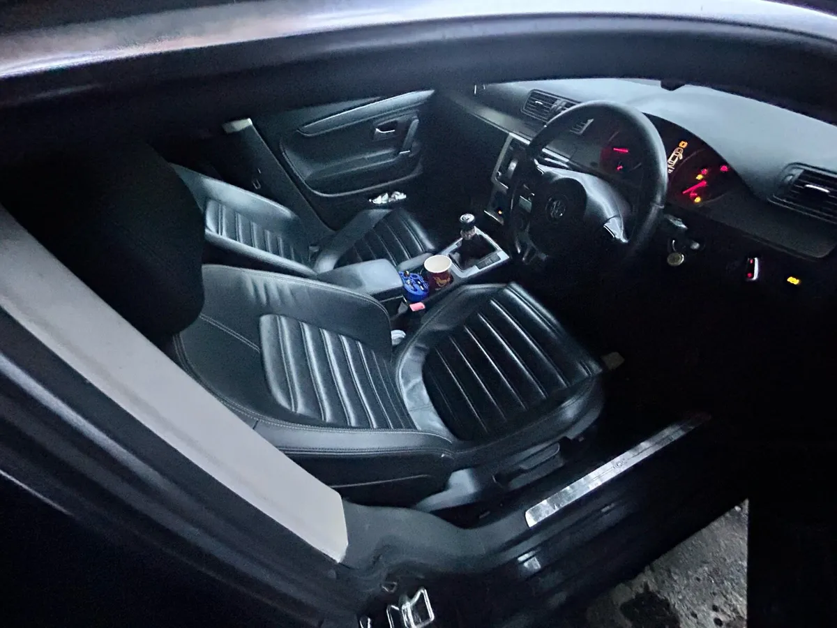 Leather seats - Image 2