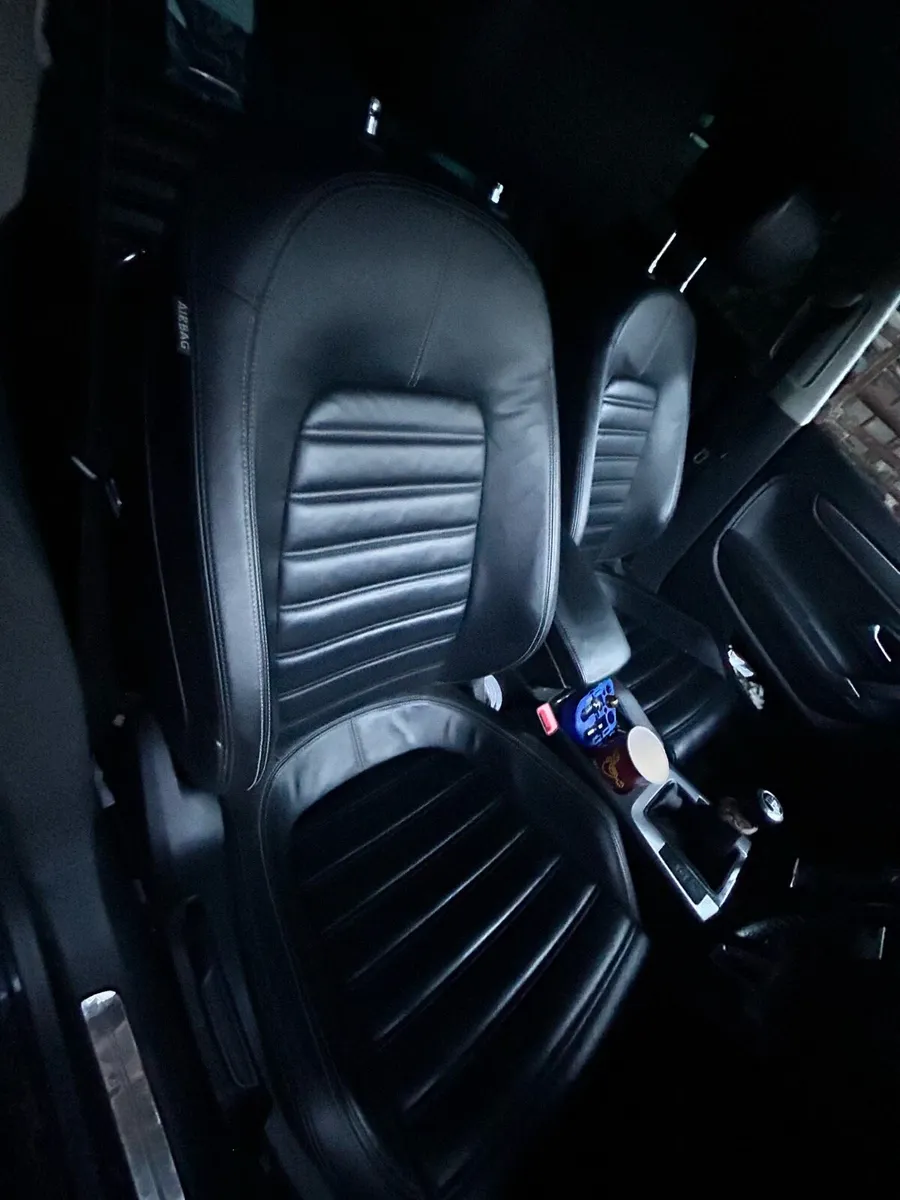 Leather seats - Image 4
