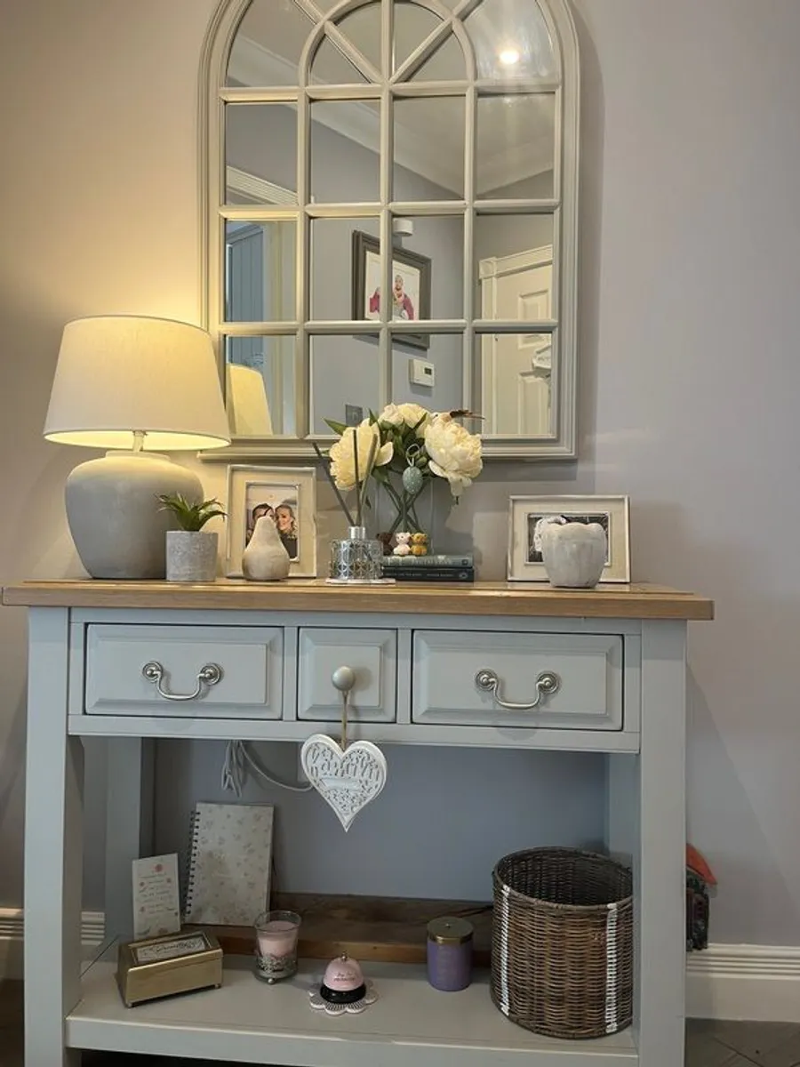 console table - Image 1