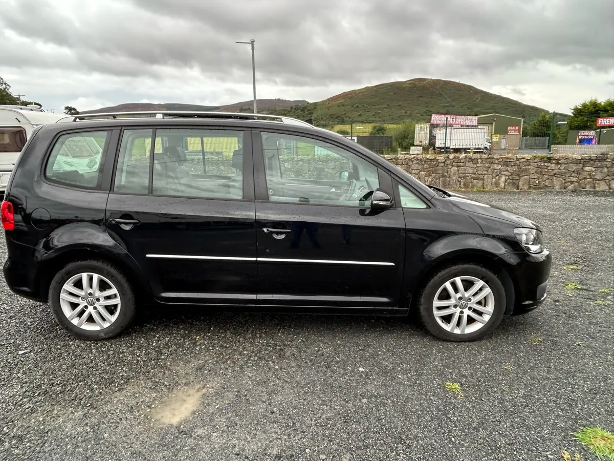 Touran 69000KM 1.4 auto pan roof leather - Image 3