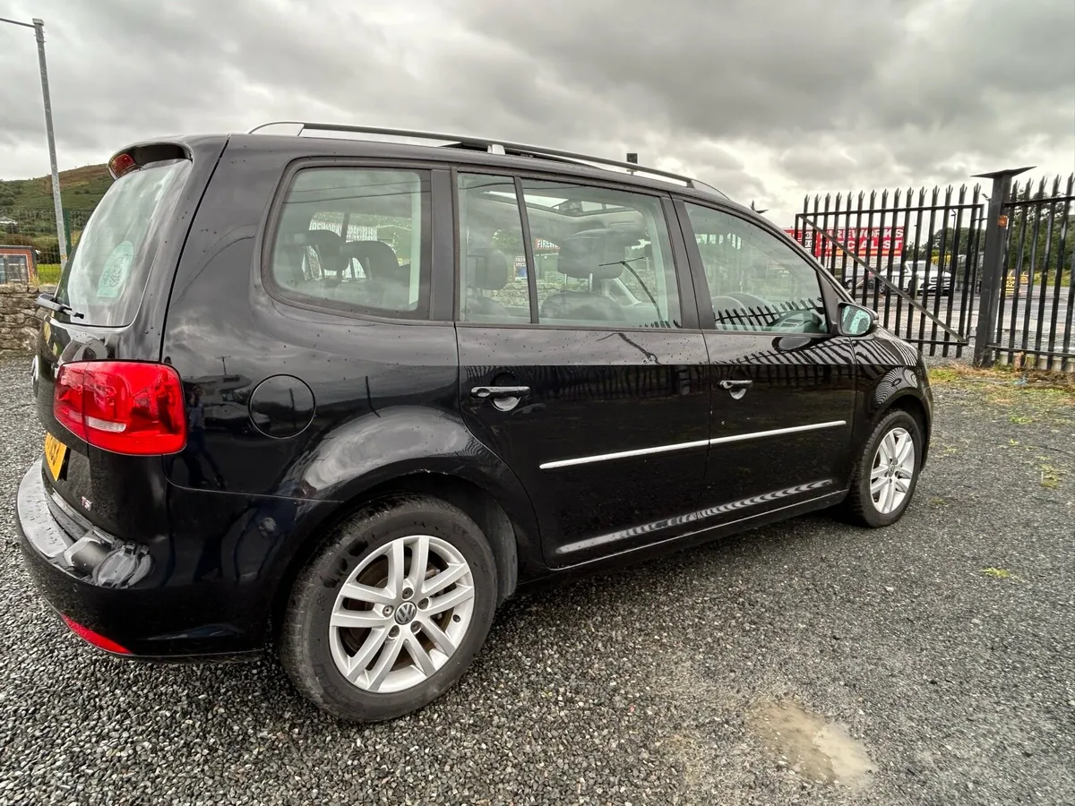 Touran 69000KM 1.4 auto pan roof leather - Image 4