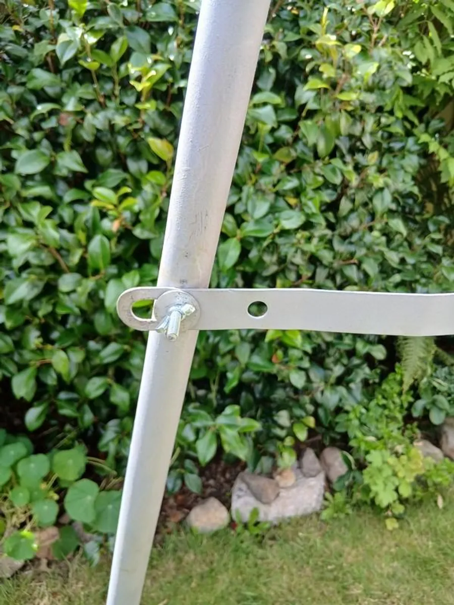 Heavy-Duty Ladder - Image 2
