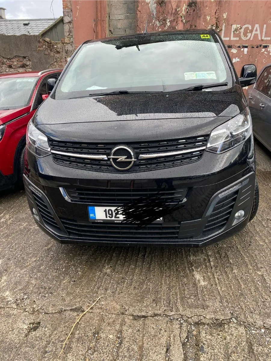 Opel Vivaro 2019 Black Low Mileage - Image 1