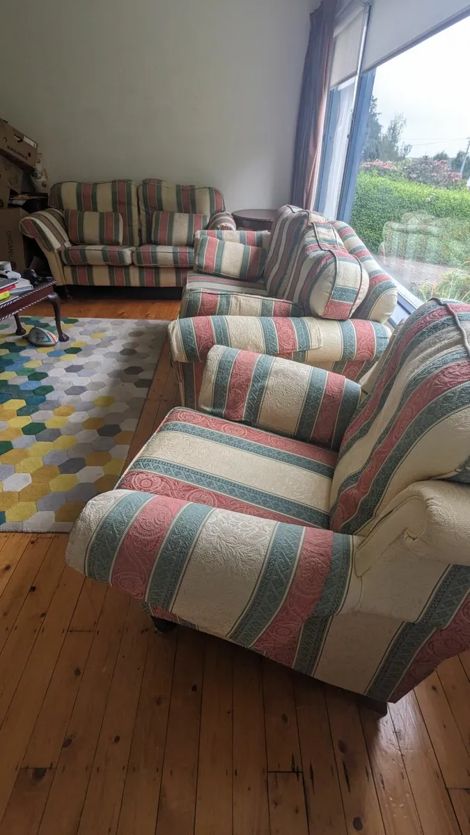 Suite - 3-2-1 - Finline sofas and armchair - Image 1