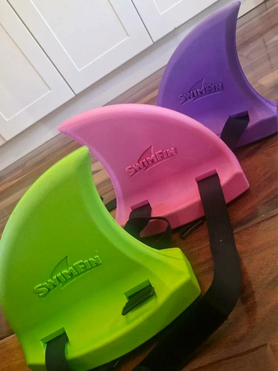 SWIMMING FINS