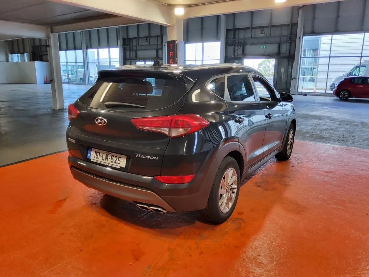 Hyundai Tucson 2.0 D Executive 4WD - Image 2